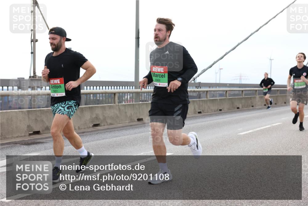 03.10.2025 - Köhlbrandbrückenlauf Lena Gebhardt http://msf.ph/oto/9201108 03.10.2025 15:43:32 Position 2 7451, 8966 meine-sportfotos.de