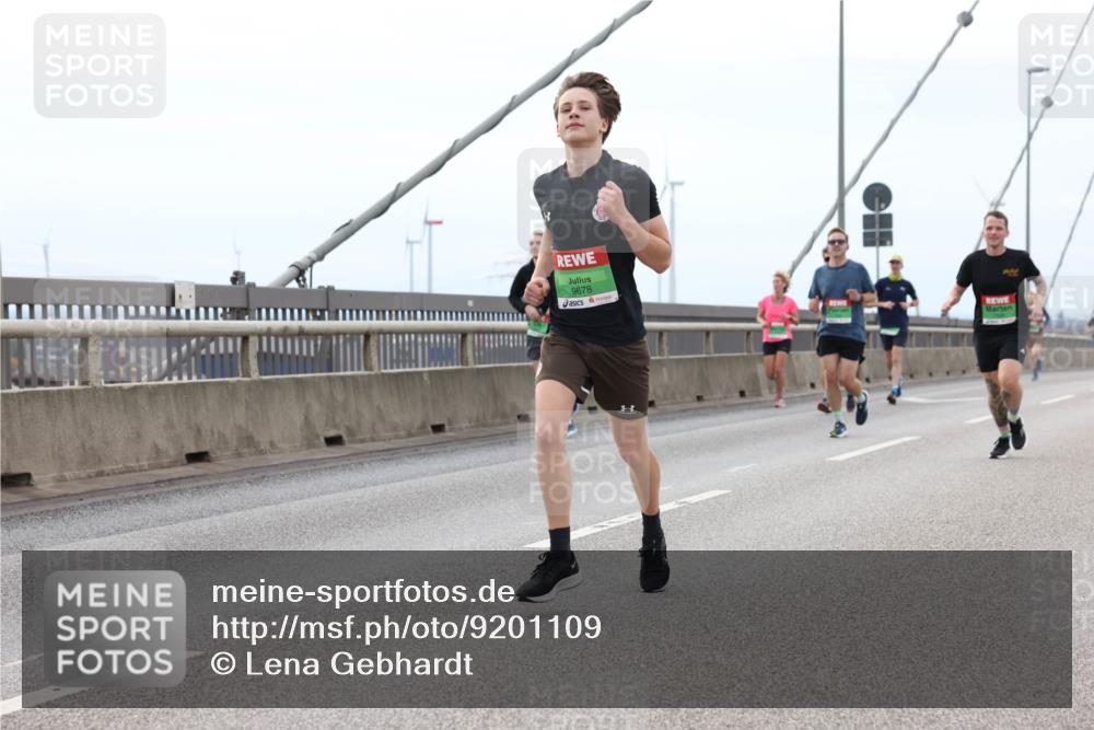 03.10.2025 - Köhlbrandbrückenlauf Lena Gebhardt http://msf.ph/oto/9201109 03.10.2025 15:43:33 Position 2 9678 meine-sportfotos.de
