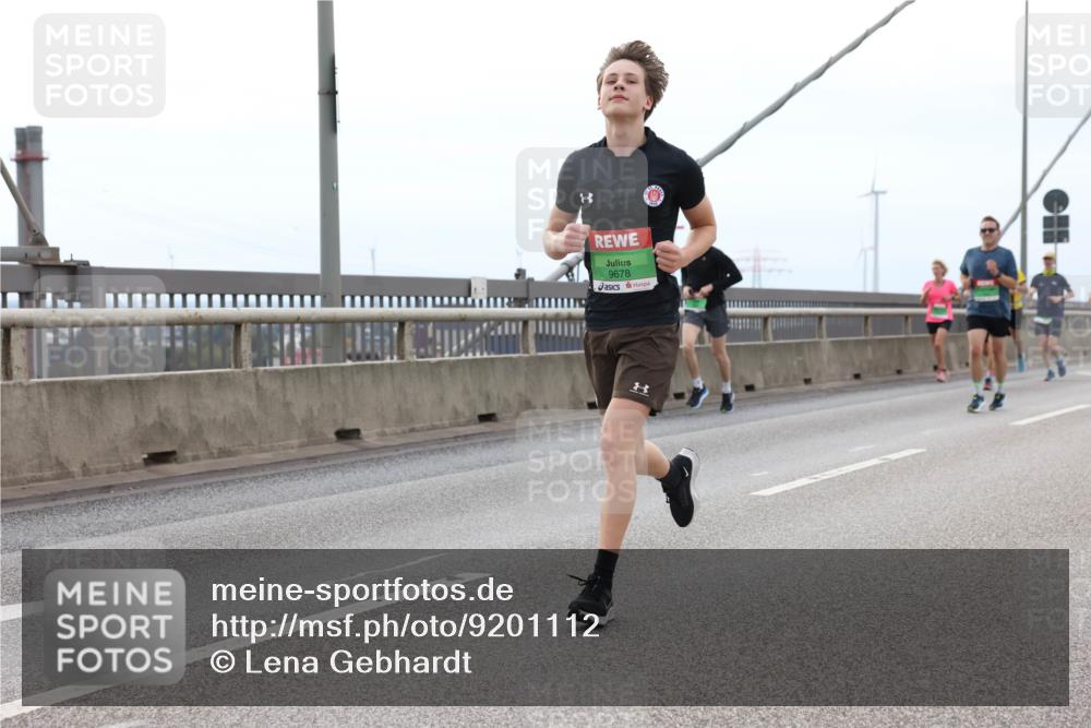 03.10.2025 - Köhlbrandbrückenlauf Lena Gebhardt http://msf.ph/oto/9201112 03.10.2025 15:43:33 Position 2 9678 meine-sportfotos.de
