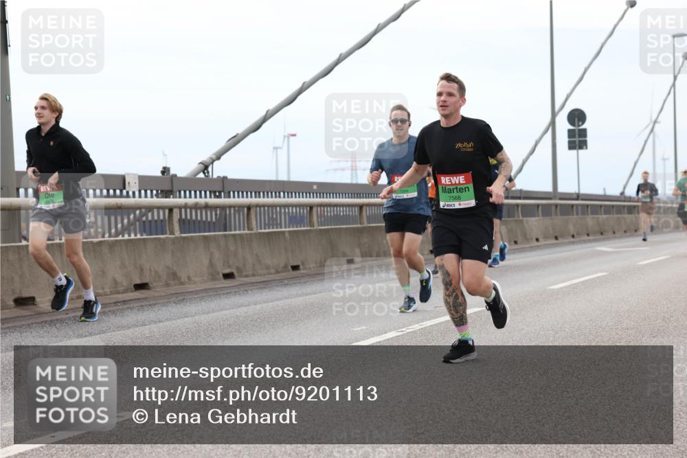 03.10.2025 - Köhlbrandbrückenlauf Lena Gebhardt http://msf.ph/oto/9201113 03.10.2025 15:43:35 Position 2 9, 8919, 7568 meine-sportfotos.de