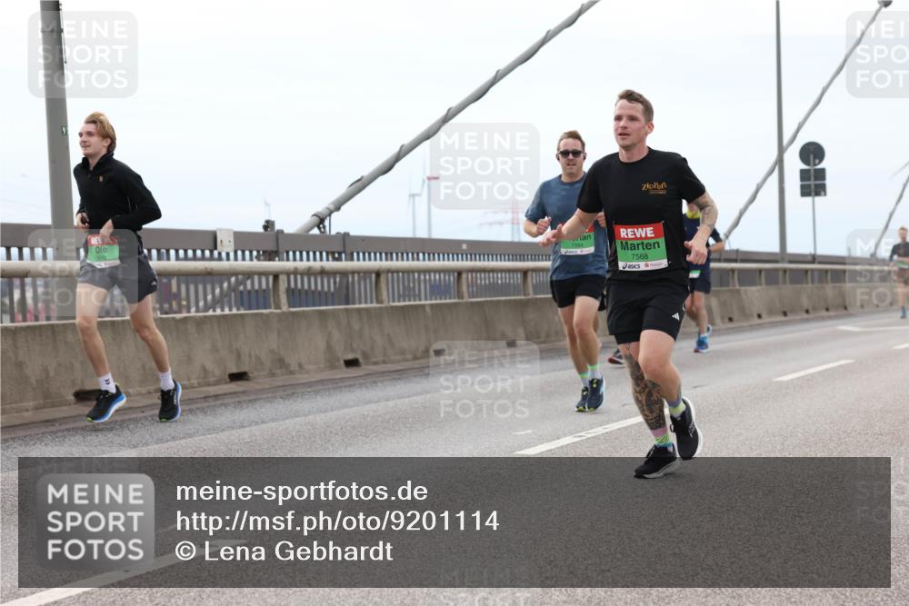 03.10.2025 - Köhlbrandbrückenlauf Lena Gebhardt http://msf.ph/oto/9201114 03.10.2025 15:43:35 Position 2 1919, 7568 meine-sportfotos.de