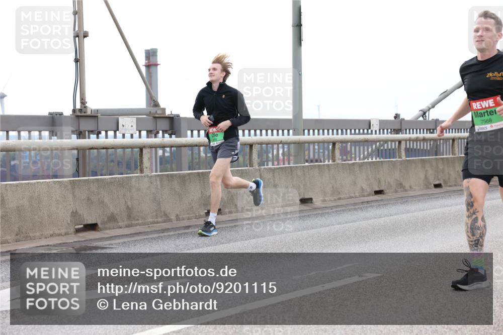 03.10.2025 - Köhlbrandbrückenlauf Lena Gebhardt http://msf.ph/oto/9201115 03.10.2025 15:43:35 Position 2 7568 meine-sportfotos.de