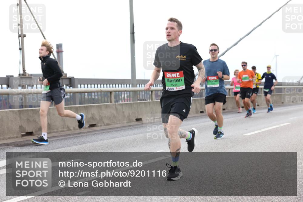 03.10.2025 - Köhlbrandbrückenlauf Lena Gebhardt http://msf.ph/oto/9201116 03.10.2025 15:43:36 Position 2 7568 meine-sportfotos.de