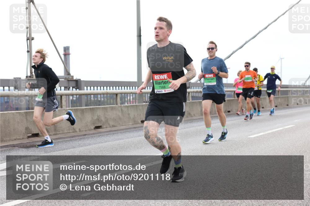 03.10.2025 - Köhlbrandbrückenlauf Lena Gebhardt http://msf.ph/oto/9201118 03.10.2025 15:43:36 Position 2 7394, 7568 meine-sportfotos.de