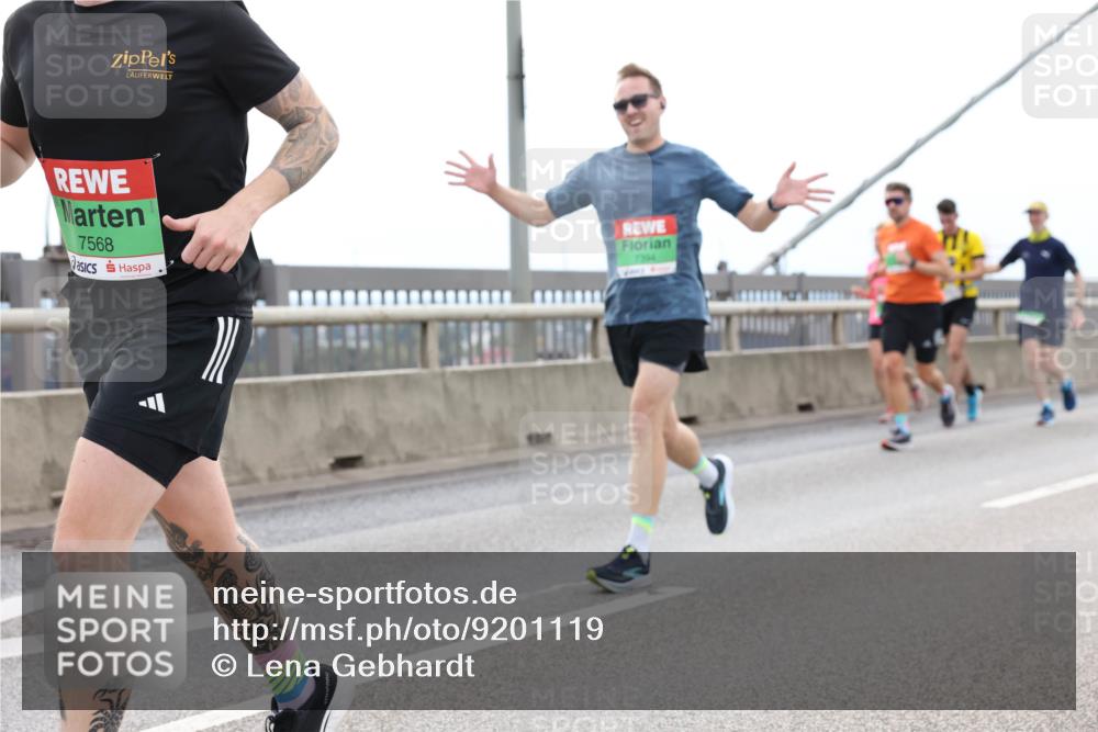 03.10.2025 - Köhlbrandbrückenlauf Lena Gebhardt http://msf.ph/oto/9201119 03.10.2025 15:43:36 Position 2 7568 meine-sportfotos.de