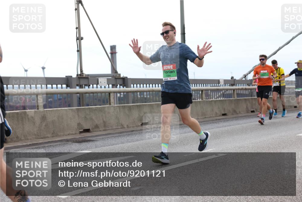 03.10.2025 - Köhlbrandbrückenlauf Lena Gebhardt http://msf.ph/oto/9201121 03.10.2025 15:43:37 Position 2 7394 meine-sportfotos.de