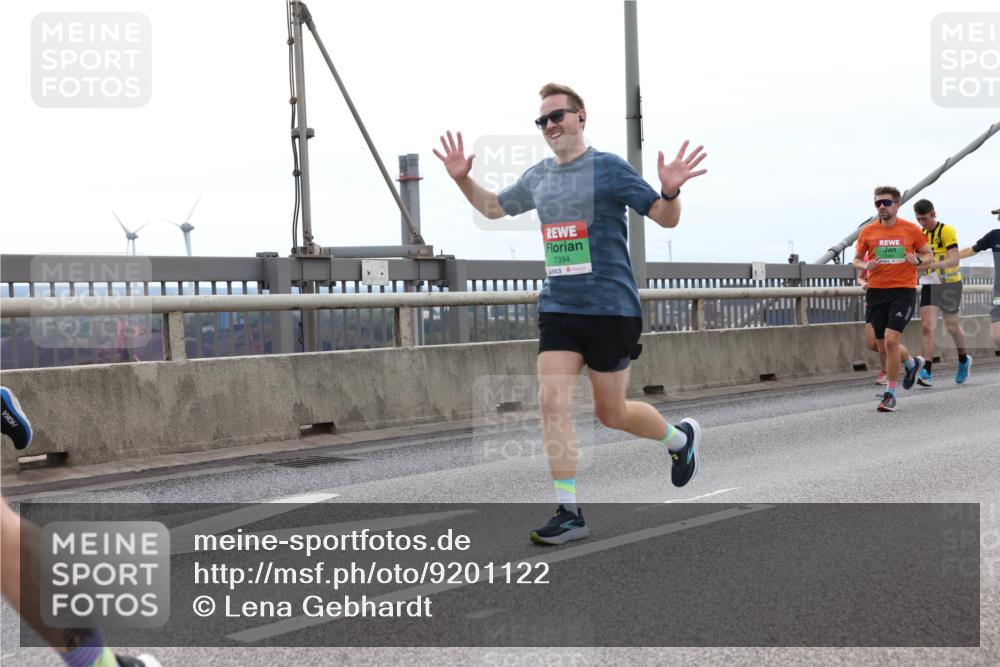 03.10.2025 - Köhlbrandbrückenlauf Lena Gebhardt http://msf.ph/oto/9201122 03.10.2025 15:43:37 Position 2 7394 meine-sportfotos.de