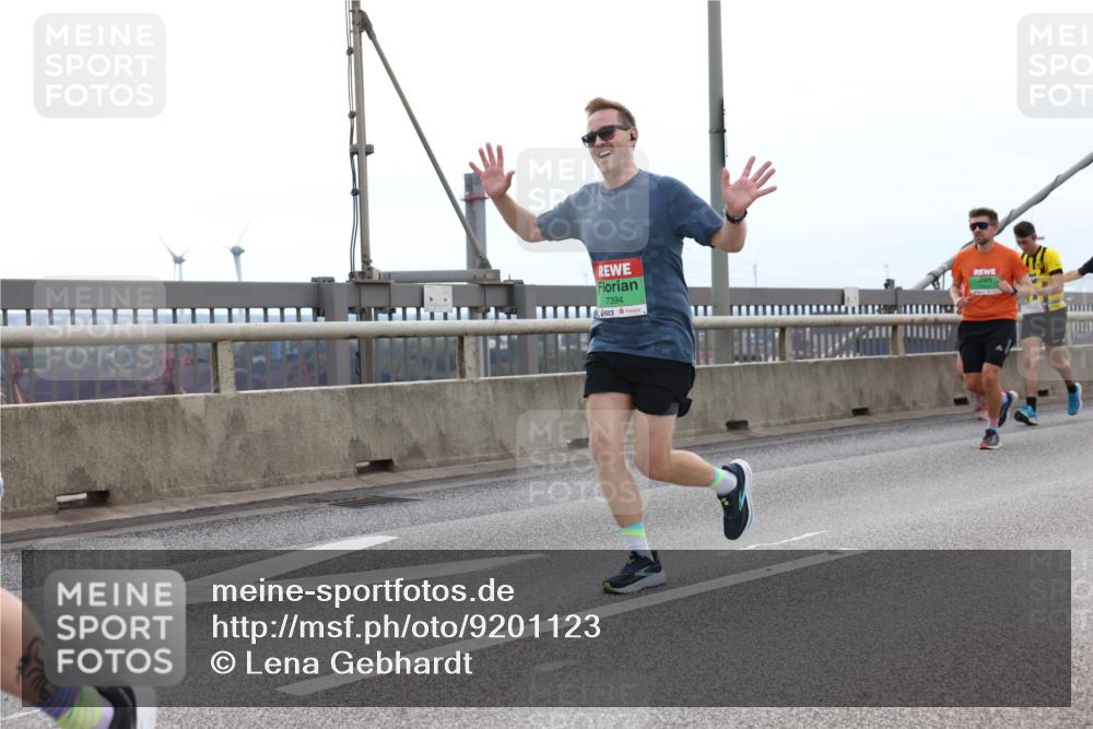 03.10.2025 - Köhlbrandbrückenlauf Lena Gebhardt http://msf.ph/oto/9201123 03.10.2025 15:43:37 Position 2 7394 meine-sportfotos.de