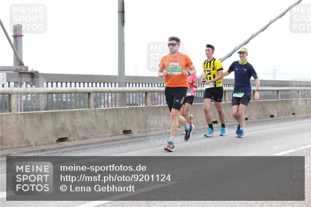 03.10.2025 - Köhlbrandbrückenlauf Lena Gebhardt http://msf.ph/oto/9201124 03.10.2025 15:43:37 Position 2 91, 7365 meine-sportfotos.de