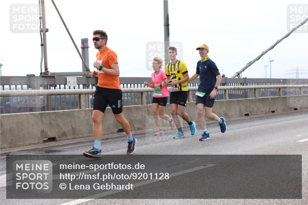 03.10.2025 - Köhlbrandbrückenlauf Lena Gebhardt http://msf.ph/oto/9201128 03.10.2025 15:43:38 Position 2  meine-sportfotos.de