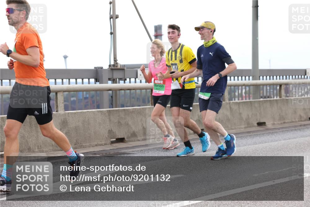 03.10.2025 - Köhlbrandbrückenlauf Lena Gebhardt http://msf.ph/oto/9201132 03.10.2025 15:43:39 Position 2 8847, 1 meine-sportfotos.de