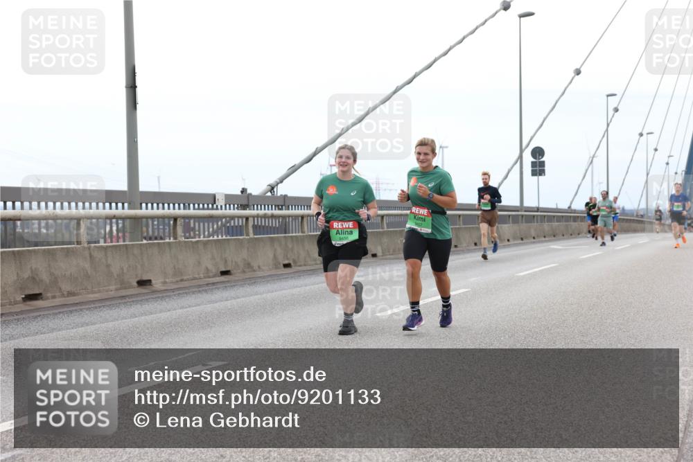 03.10.2025 - Köhlbrandbrückenlauf Lena Gebhardt http://msf.ph/oto/9201133 03.10.2025 15:43:40 Position 2 9456 meine-sportfotos.de