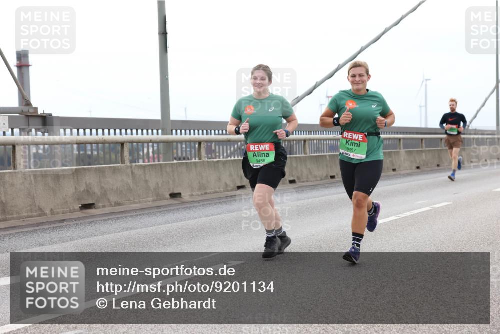 03.10.2025 - Köhlbrandbrückenlauf Lena Gebhardt http://msf.ph/oto/9201134 03.10.2025 15:43:40 Position 2 9456, 9457 meine-sportfotos.de