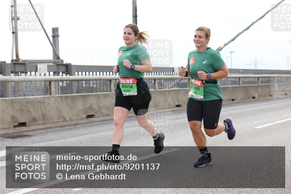 03.10.2025 - Köhlbrandbrückenlauf Lena Gebhardt http://msf.ph/oto/9201137 03.10.2025 15:43:41 Position 2 9456, 57 meine-sportfotos.de