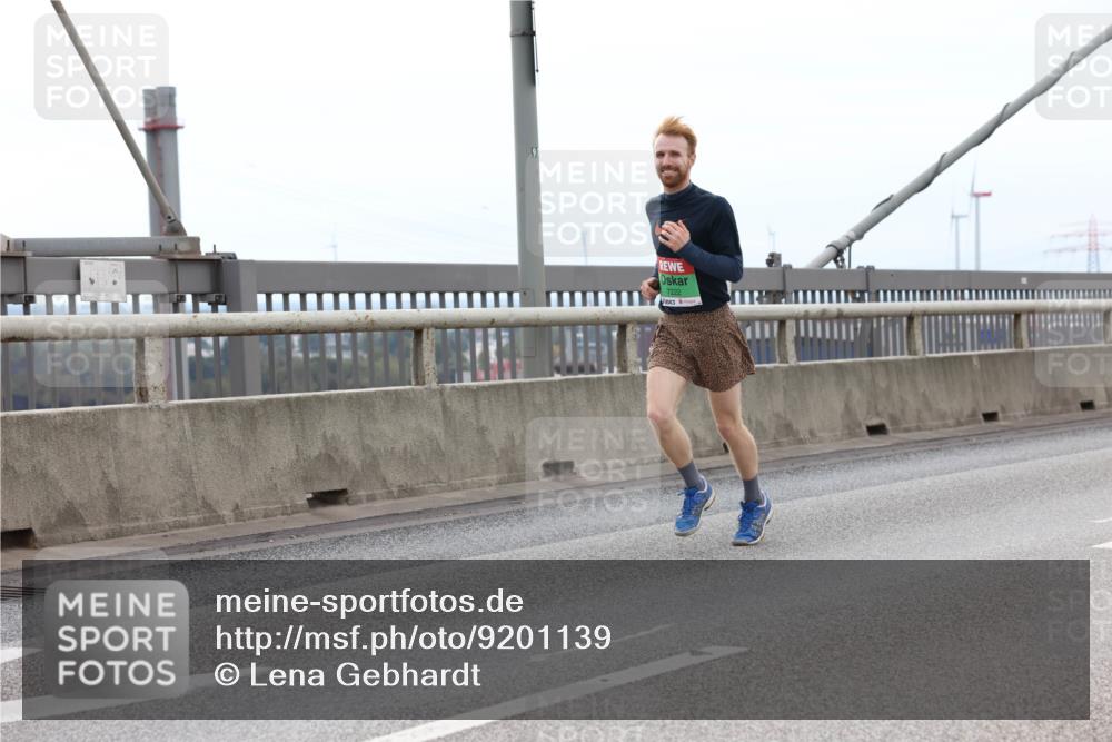 03.10.2025 - Köhlbrandbrückenlauf Lena Gebhardt http://msf.ph/oto/9201139 03.10.2025 15:43:44 Position 2 7222 meine-sportfotos.de