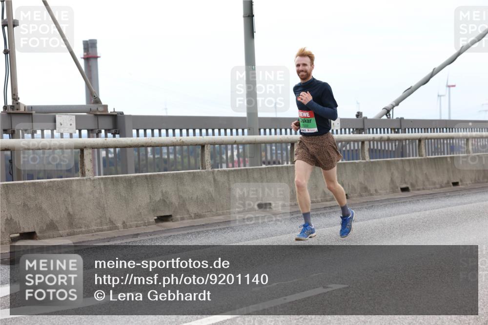03.10.2025 - Köhlbrandbrückenlauf Lena Gebhardt http://msf.ph/oto/9201140 03.10.2025 15:43:44 Position 2 7222 meine-sportfotos.de