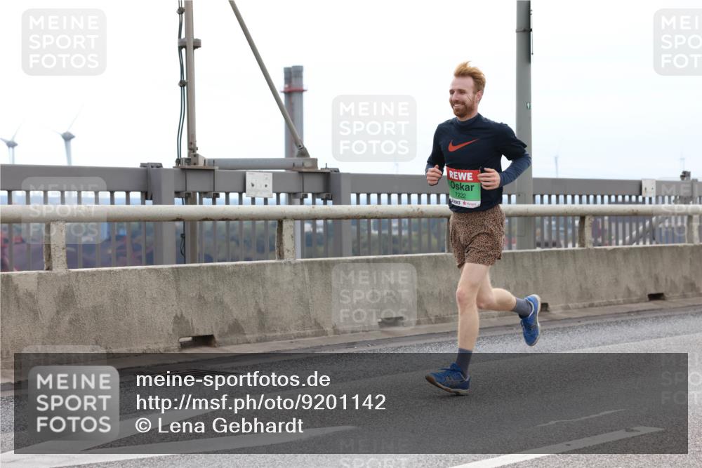 03.10.2025 - Köhlbrandbrückenlauf Lena Gebhardt http://msf.ph/oto/9201142 03.10.2025 15:43:44 Position 2 7222 meine-sportfotos.de