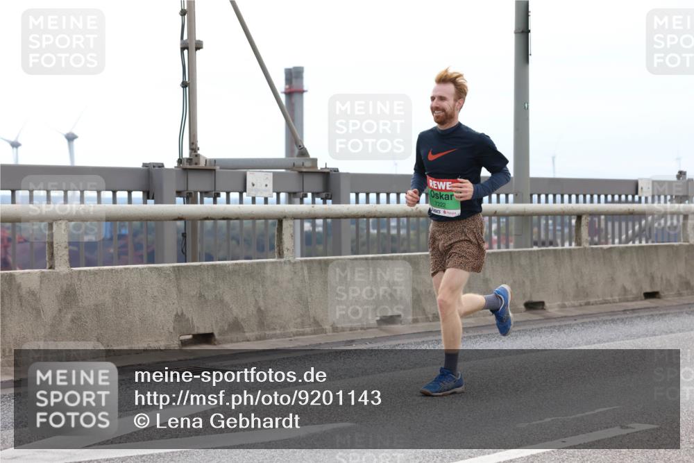 03.10.2025 - Köhlbrandbrückenlauf Lena Gebhardt http://msf.ph/oto/9201143 03.10.2025 15:43:44 Position 2 7222 meine-sportfotos.de