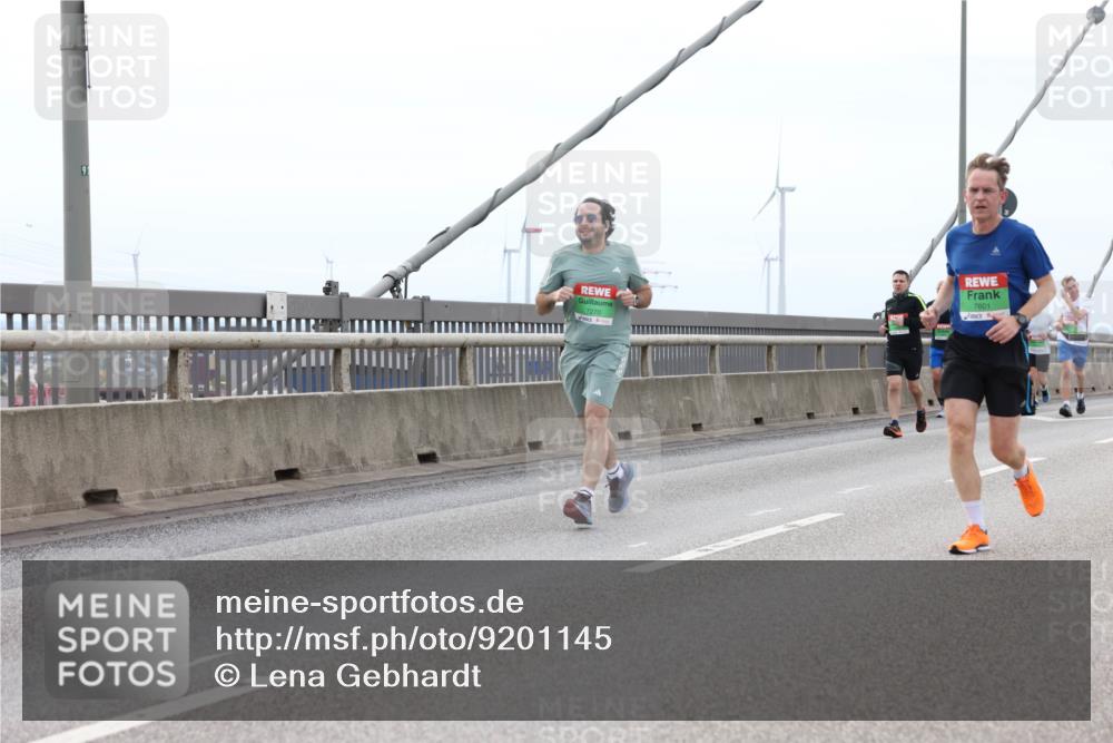 03.10.2025 - Köhlbrandbrückenlauf Lena Gebhardt http://msf.ph/oto/9201145 03.10.2025 15:43:46 Position 2 7270, 7601 meine-sportfotos.de