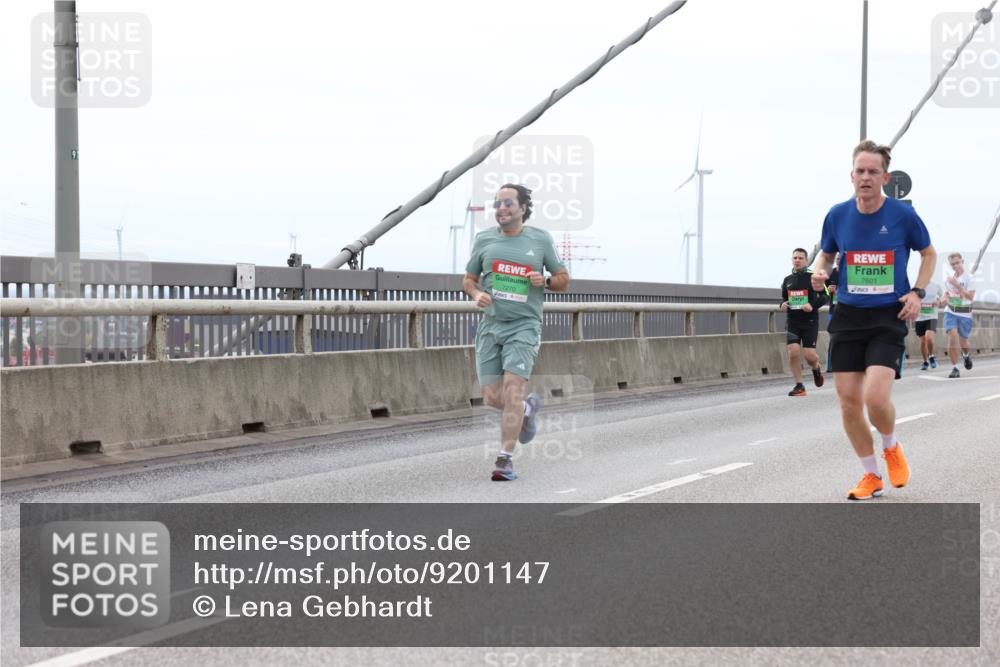 03.10.2025 - Köhlbrandbrückenlauf Lena Gebhardt http://msf.ph/oto/9201147 03.10.2025 15:43:46 Position 2 91, 7270, 7601 meine-sportfotos.de