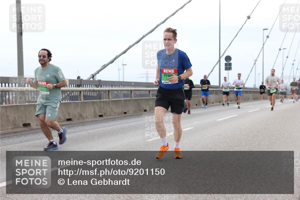 03.10.2025 - Köhlbrandbrückenlauf Lena Gebhardt http://msf.ph/oto/9201150 03.10.2025 15:43:47 Position 2 7270 meine-sportfotos.de