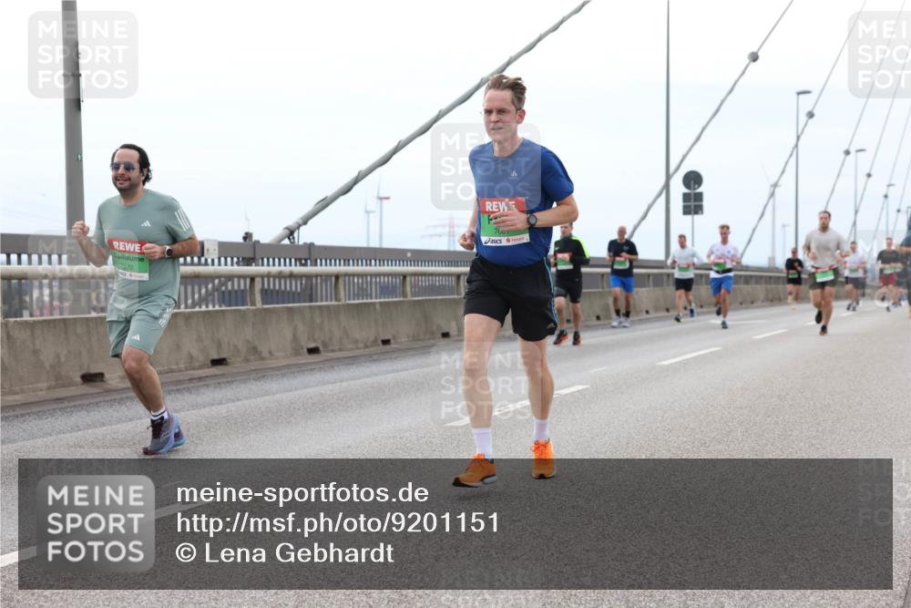 03.10.2025 - Köhlbrandbrückenlauf Lena Gebhardt http://msf.ph/oto/9201151 03.10.2025 15:43:47 Position 2 7270, 7601 meine-sportfotos.de