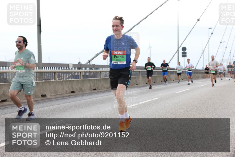 03.10.2025 - Köhlbrandbrückenlauf Lena Gebhardt http://msf.ph/oto/9201152 03.10.2025 15:43:47 Position 2 7270, 7601 meine-sportfotos.de