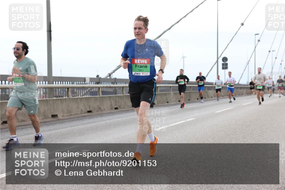 03.10.2025 - Köhlbrandbrückenlauf Lena Gebhardt http://msf.ph/oto/9201153 03.10.2025 15:43:47 Position 2 7270, 7601 meine-sportfotos.de