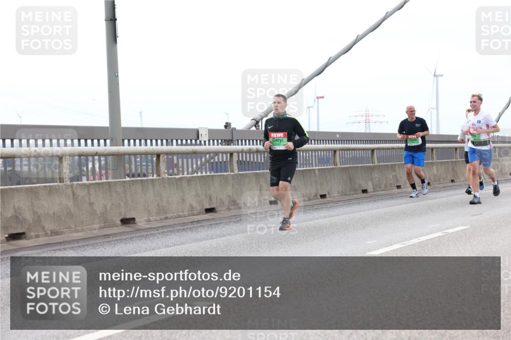 03.10.2025 - Köhlbrandbrückenlauf Lena Gebhardt http://msf.ph/oto/9201154 03.10.2025 15:43:49 Position 2 7141 meine-sportfotos.de