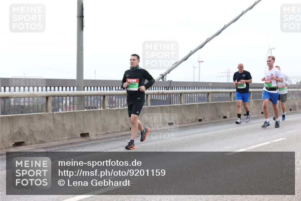 03.10.2025 - Köhlbrandbrückenlauf Lena Gebhardt http://msf.ph/oto/9201159 03.10.2025 15:43:50 Position 2 91, 7141 meine-sportfotos.de