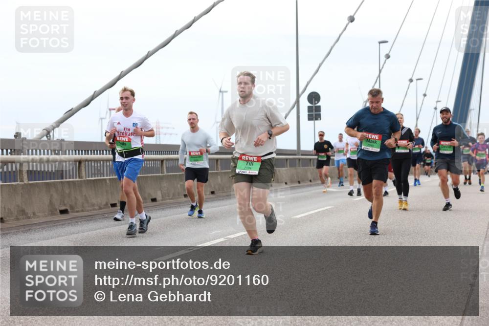 03.10.2025 - Köhlbrandbrückenlauf Lena Gebhardt http://msf.ph/oto/9201160 03.10.2025 15:43:51 Position 2 7174, 7340 meine-sportfotos.de