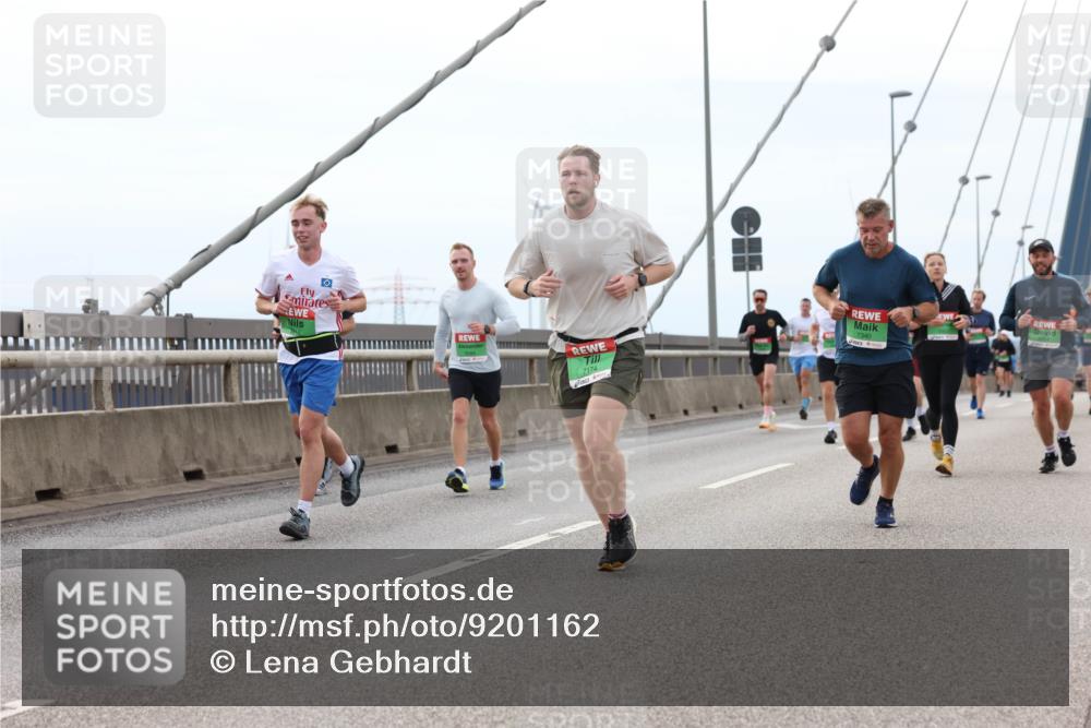 03.10.2025 - Köhlbrandbrückenlauf Lena Gebhardt http://msf.ph/oto/9201162 03.10.2025 15:43:51 Position 2 7174, 7340 meine-sportfotos.de