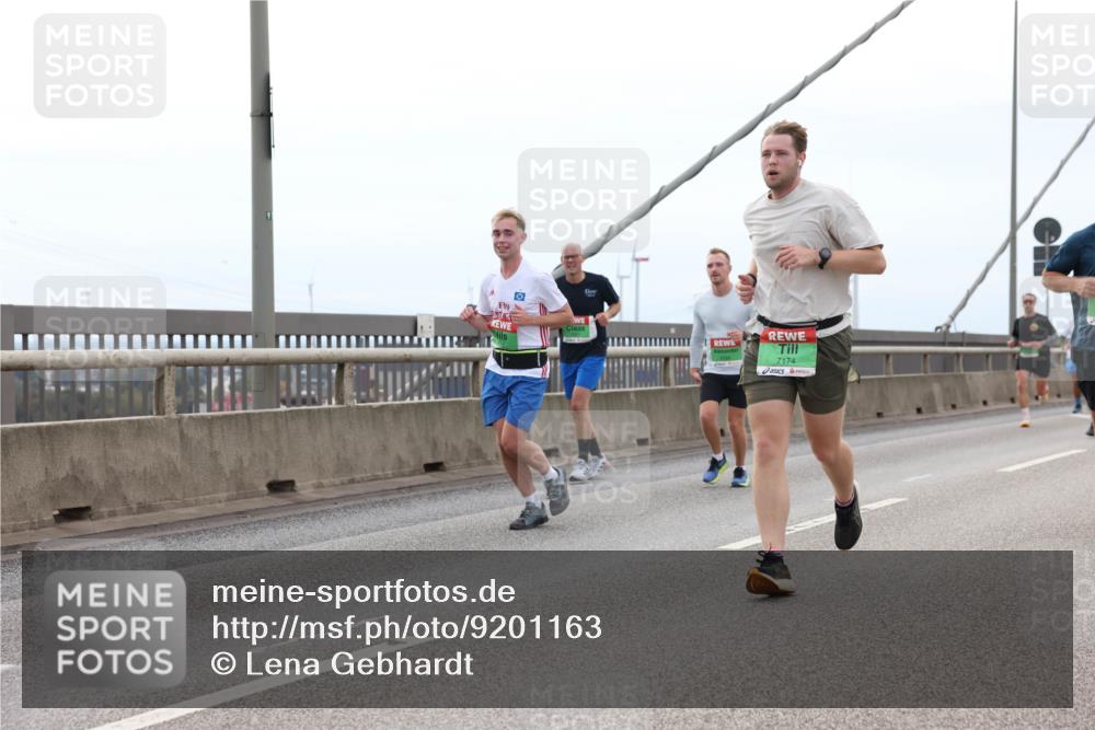 03.10.2025 - Köhlbrandbrückenlauf Lena Gebhardt http://msf.ph/oto/9201163 03.10.2025 15:43:52 Position 2 7174 meine-sportfotos.de