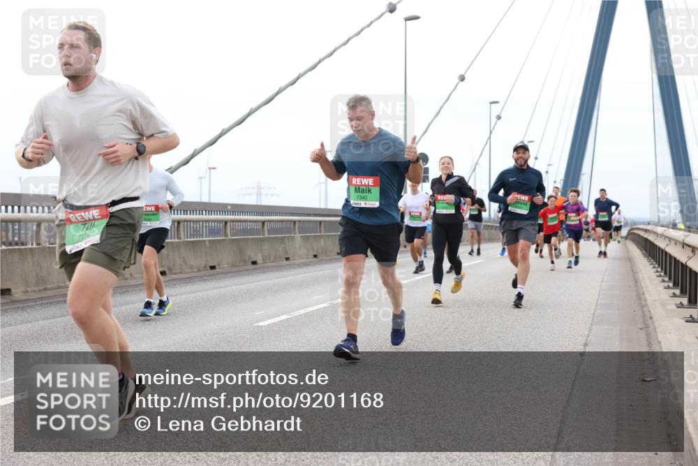 03.10.2025 - Köhlbrandbrückenlauf Lena Gebhardt http://msf.ph/oto/9201168 03.10.2025 15:43:53 Position 2 7174, 7340 meine-sportfotos.de