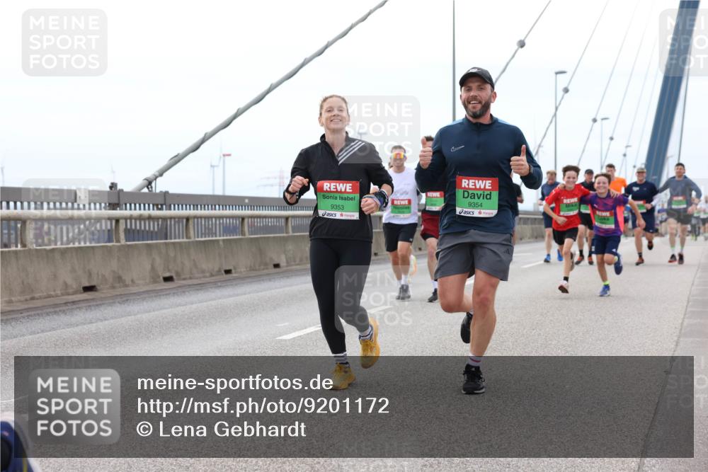 03.10.2025 - Köhlbrandbrückenlauf Lena Gebhardt http://msf.ph/oto/9201172 03.10.2025 15:43:54 Position 2 9354, 9353 meine-sportfotos.de