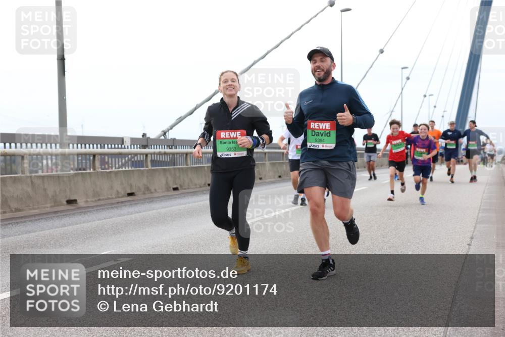 03.10.2025 - Köhlbrandbrückenlauf Lena Gebhardt http://msf.ph/oto/9201174 03.10.2025 15:43:55 Position 2 9353, 9354 meine-sportfotos.de