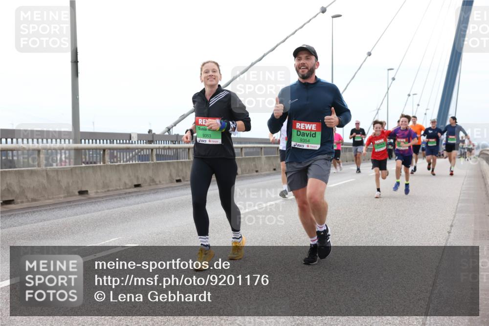 03.10.2025 - Köhlbrandbrückenlauf Lena Gebhardt http://msf.ph/oto/9201176 03.10.2025 15:43:55 Position 2 9353, 9354 meine-sportfotos.de