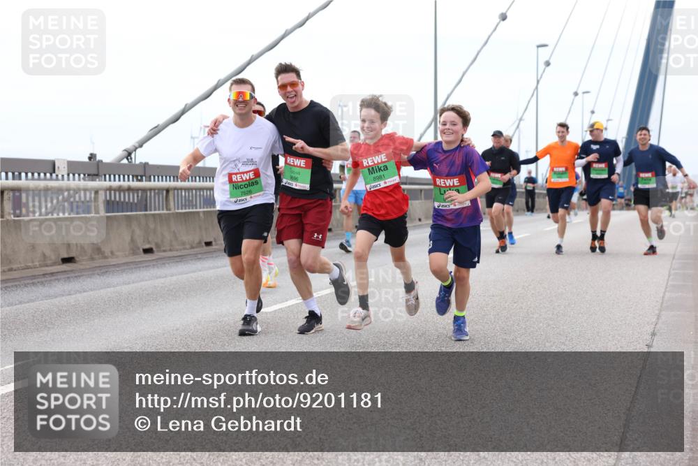 03.10.2025 - Köhlbrandbrückenlauf Lena Gebhardt http://msf.ph/oto/9201181 03.10.2025 15:43:56 Position 2 7526, 9696, 8981 meine-sportfotos.de