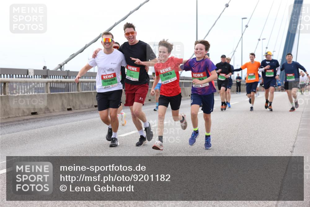03.10.2025 - Köhlbrandbrückenlauf Lena Gebhardt http://msf.ph/oto/9201182 03.10.2025 15:43:56 Position 2 7526, 9696, 8981 meine-sportfotos.de