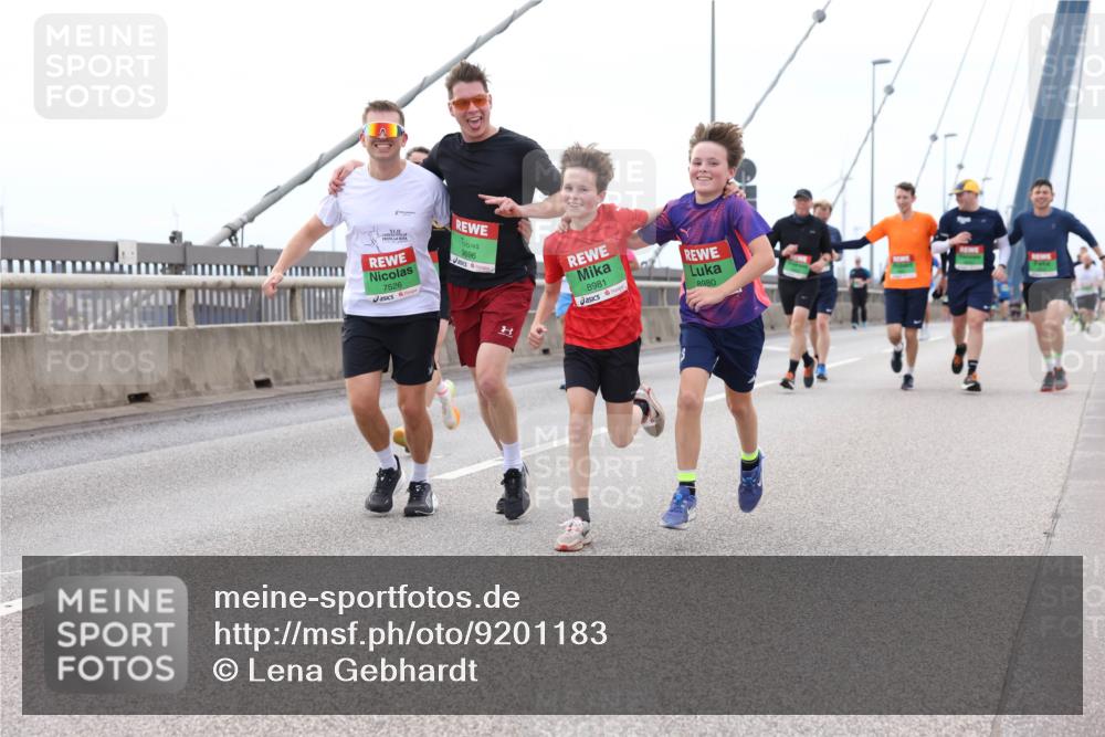 03.10.2025 - Köhlbrandbrückenlauf Lena Gebhardt http://msf.ph/oto/9201183 03.10.2025 15:43:56 Position 2 7526, 9696, 8981, 8980 meine-sportfotos.de