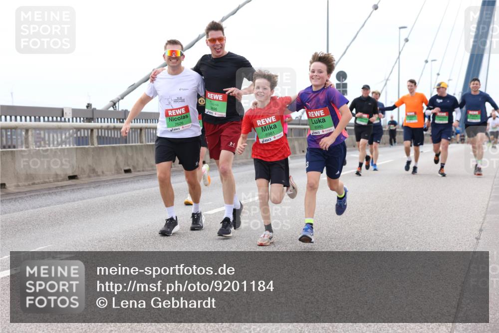 03.10.2025 - Köhlbrandbrückenlauf Lena Gebhardt http://msf.ph/oto/9201184 03.10.2025 15:43:56 Position 2 7526, 9696, 8981, 8980 meine-sportfotos.de