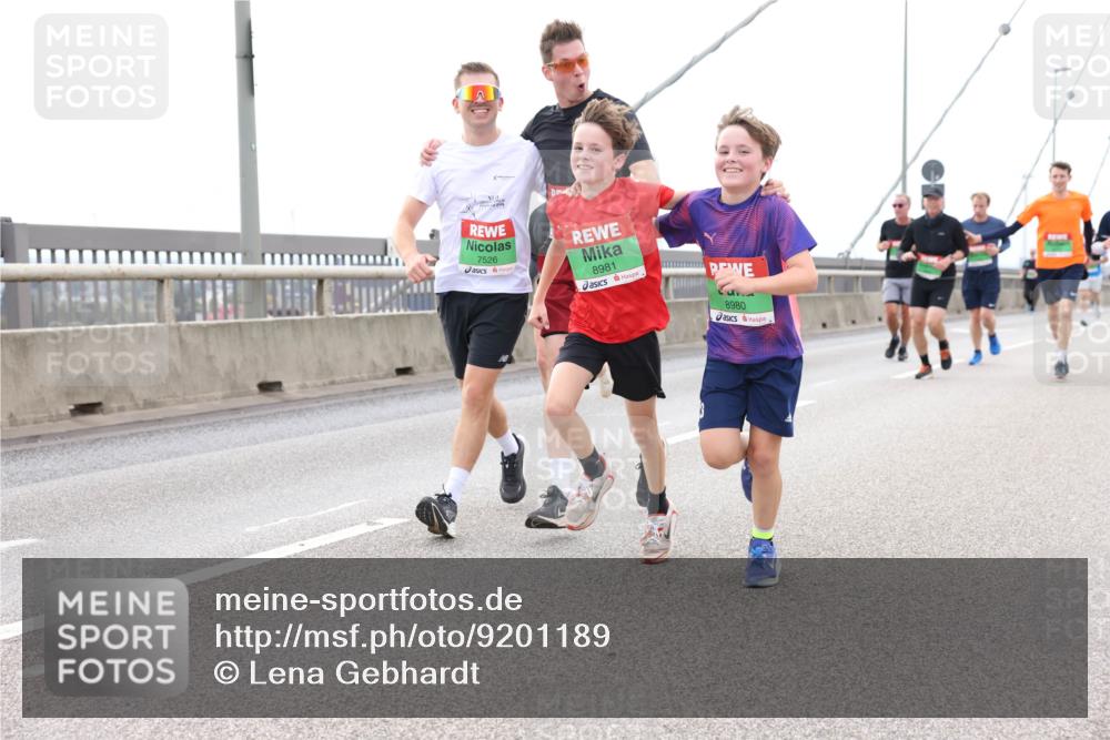 03.10.2025 - Köhlbrandbrückenlauf Lena Gebhardt http://msf.ph/oto/9201189 03.10.2025 15:43:56 Position 2 7526, 8981, 8980 meine-sportfotos.de