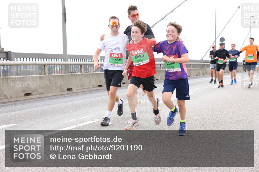 03.10.2025 - Köhlbrandbrückenlauf Lena Gebhardt http://msf.ph/oto/9201190 03.10.2025 15:43:57 Position 2 7526, 8981, 8980 meine-sportfotos.de
