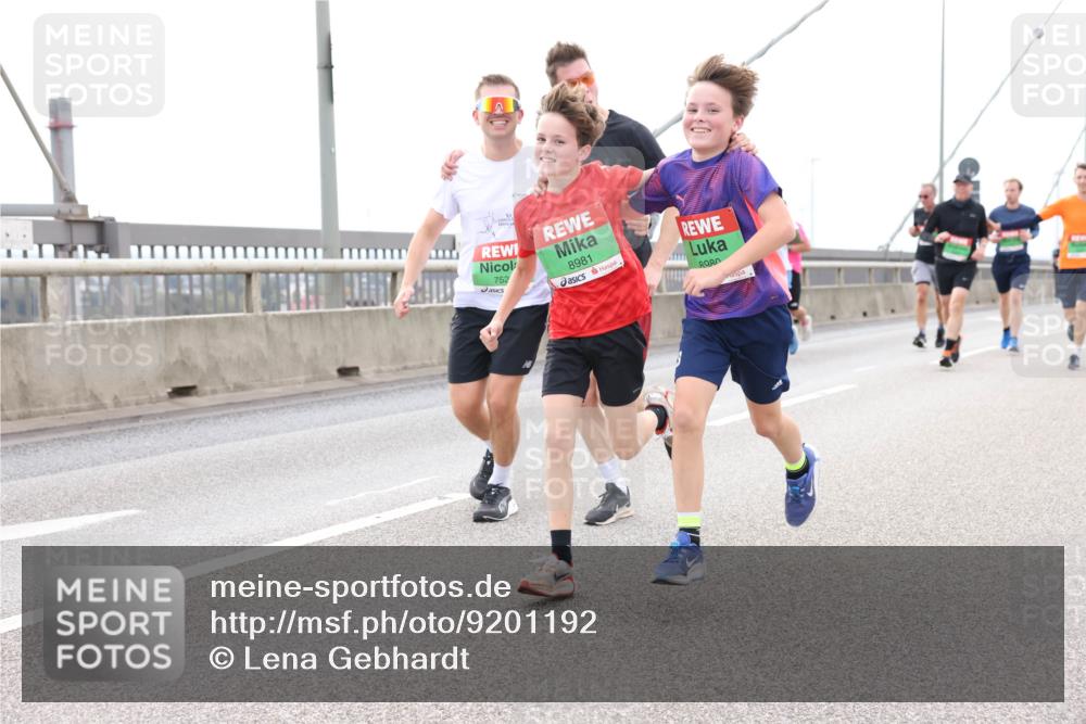 03.10.2025 - Köhlbrandbrückenlauf Lena Gebhardt http://msf.ph/oto/9201192 03.10.2025 15:43:57 Position 2 752, 8981, 8980 meine-sportfotos.de