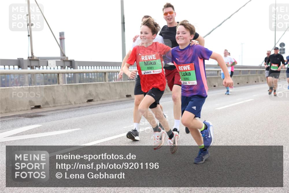 03.10.2025 - Köhlbrandbrückenlauf Lena Gebhardt http://msf.ph/oto/9201196 03.10.2025 15:43:57 Position 2 8981, 8980 meine-sportfotos.de