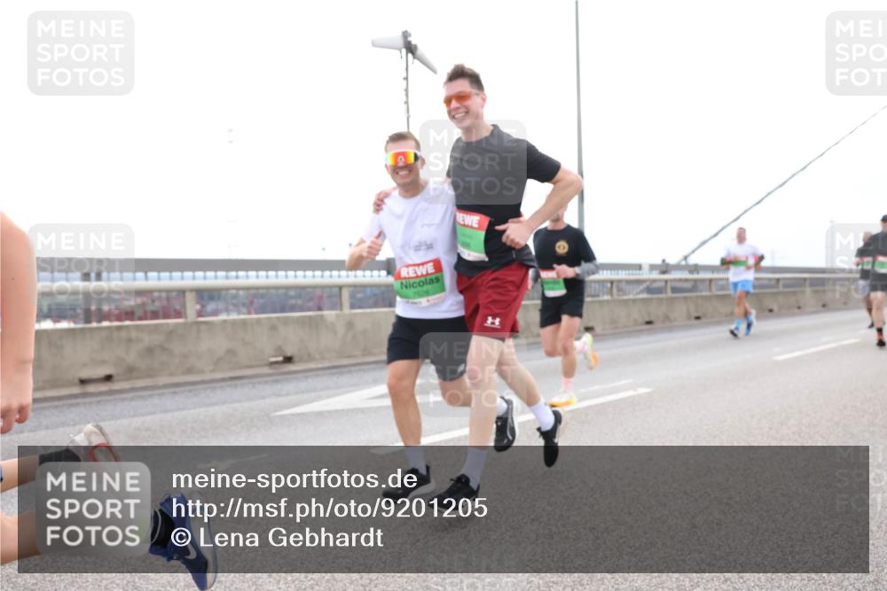 03.10.2025 - Köhlbrandbrückenlauf Lena Gebhardt http://msf.ph/oto/9201205 03.10.2025 15:43:58 Position 2  meine-sportfotos.de