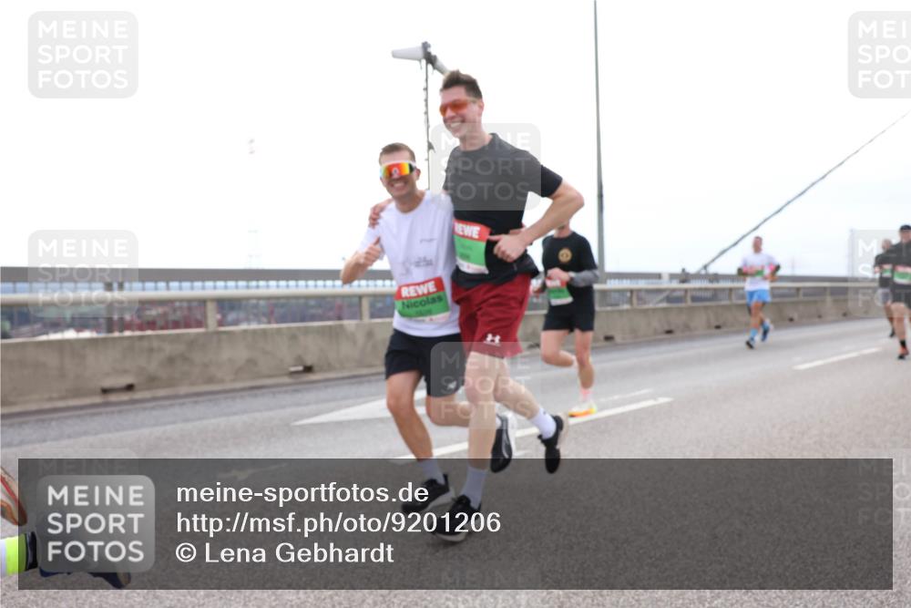 03.10.2025 - Köhlbrandbrückenlauf Lena Gebhardt http://msf.ph/oto/9201206 03.10.2025 15:43:58 Position 2  meine-sportfotos.de