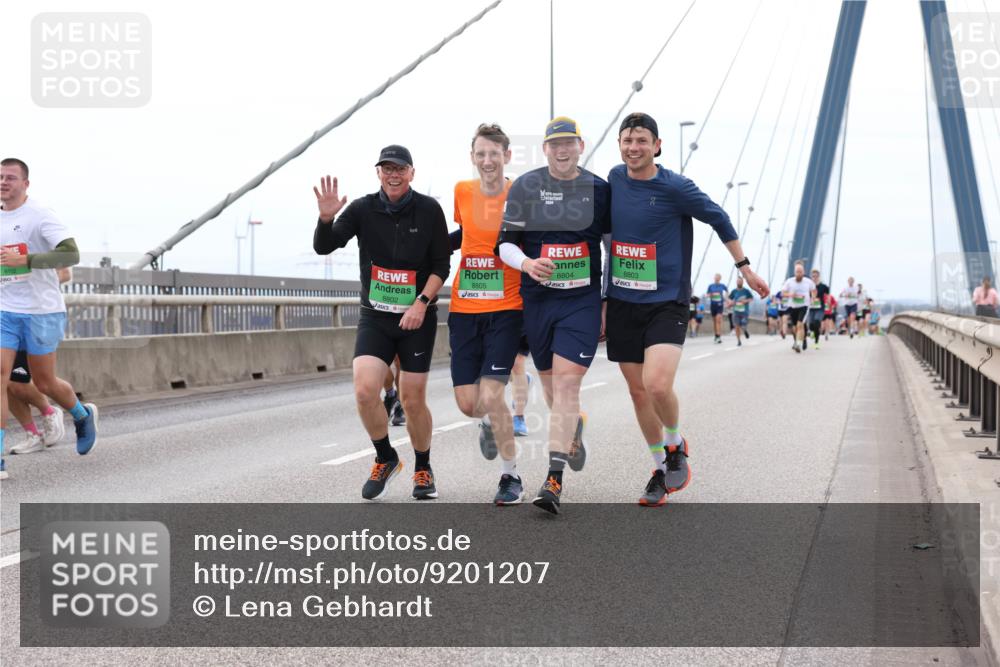 03.10.2025 - Köhlbrandbrückenlauf Lena Gebhardt http://msf.ph/oto/9201207 03.10.2025 15:43:59 Position 2 2834, 8805, 8804, 8803, 8802 meine-sportfotos.de