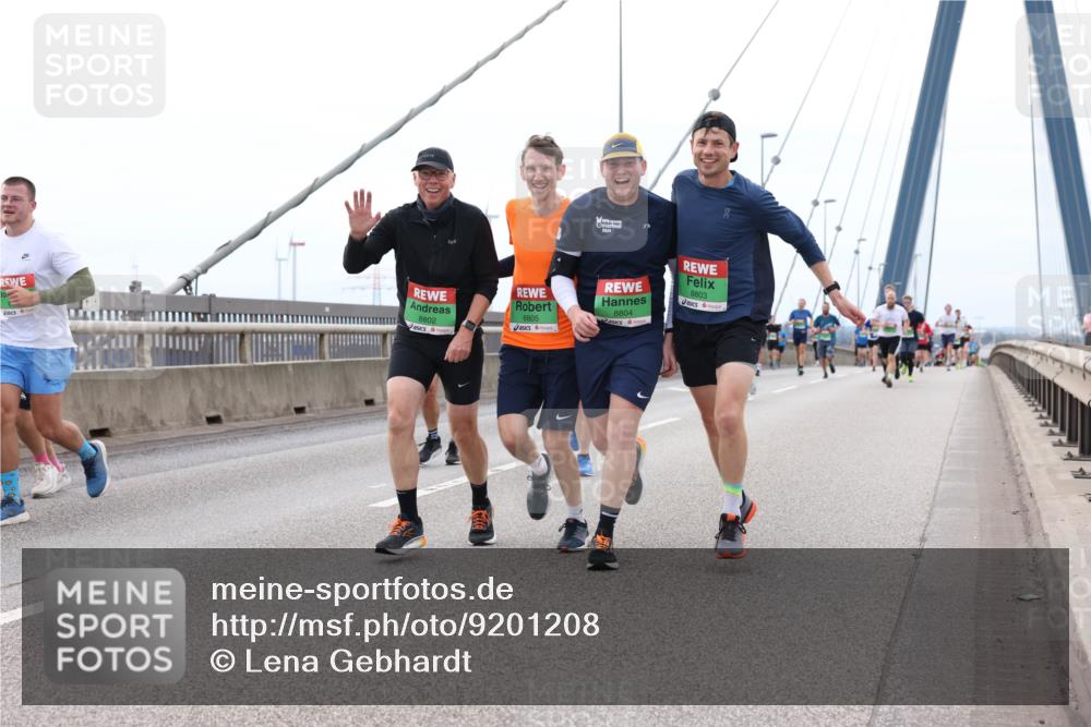 03.10.2025 - Köhlbrandbrückenlauf Lena Gebhardt http://msf.ph/oto/9201208 03.10.2025 15:43:59 Position 2 8802, 8805, 8804, 8803 meine-sportfotos.de
