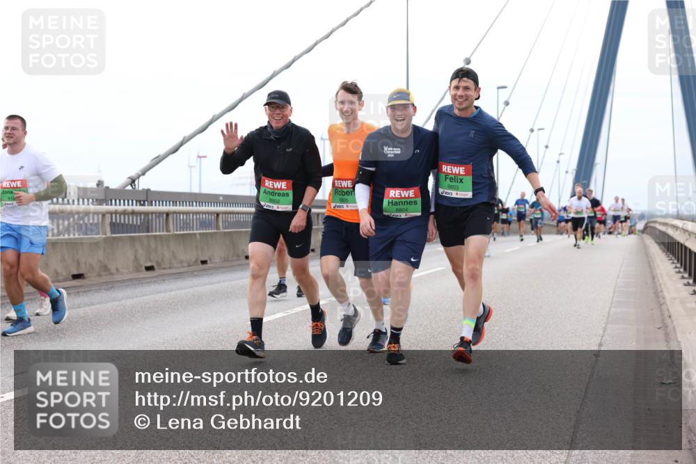 03.10.2025 - Köhlbrandbrückenlauf Lena Gebhardt http://msf.ph/oto/9201209 03.10.2025 15:43:59 Position 2 2824, 916, 8802, 8805, 8804, 8803 meine-sportfotos.de